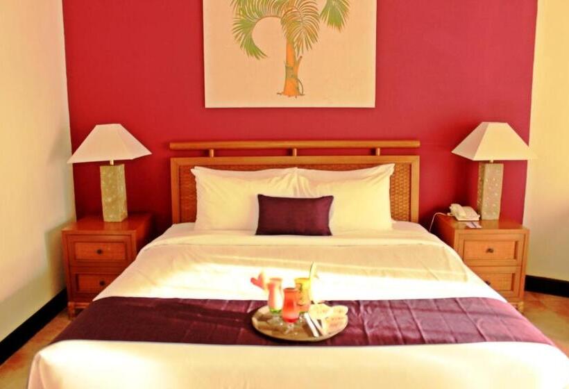 带泳池观景的豪华房, Manado Tateli Resort And Convention