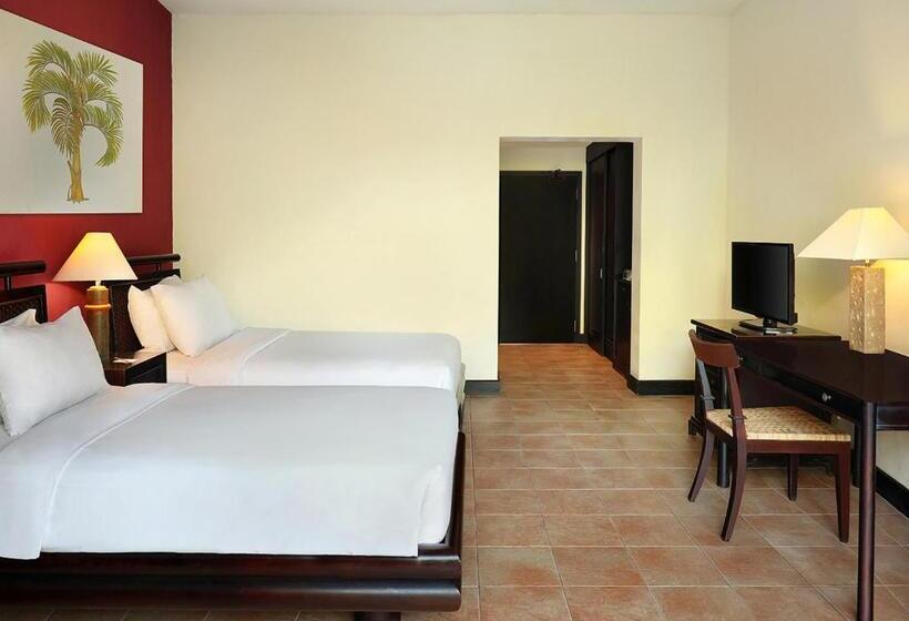 带泳池观景的豪华房, Manado Tateli Resort And Convention