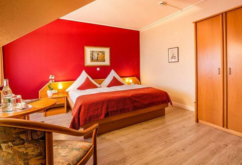 Номер Стандарт, Neuwarft Altbau