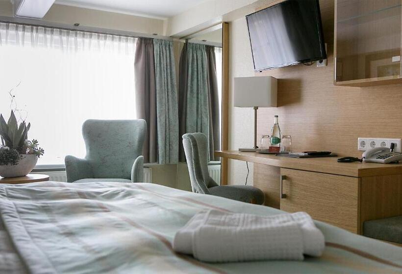 Номер Стандарт Трехместный, Neuwarft Altbau