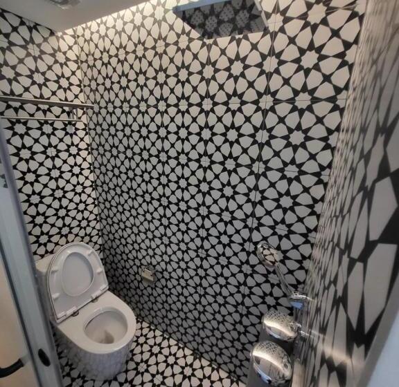 Quarto Estandar Individual, Infinity Tower Suites