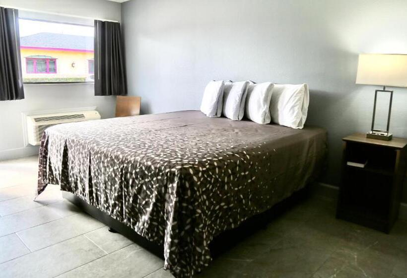 キングサイズベッドのスタンダードルーム, Home Inn & Suites Orlando Apopka