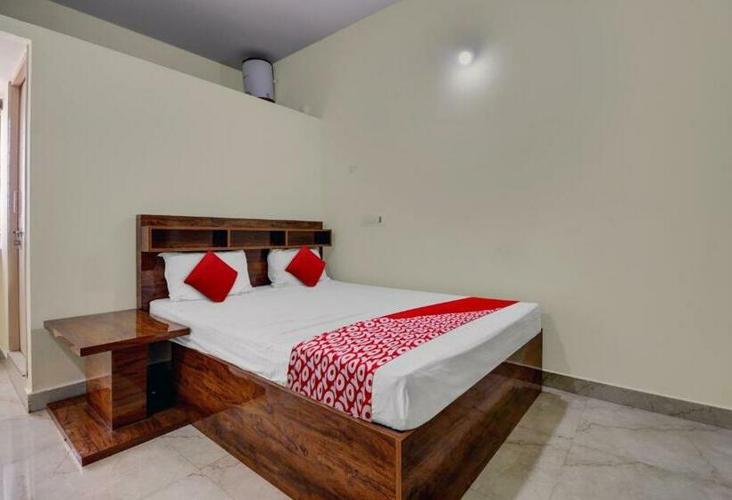 三人经典房间, Collection O Preethi Boarding & Lodging
