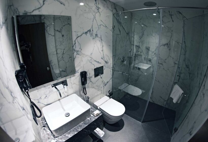 اتاق اجرایی, Connaught Royale