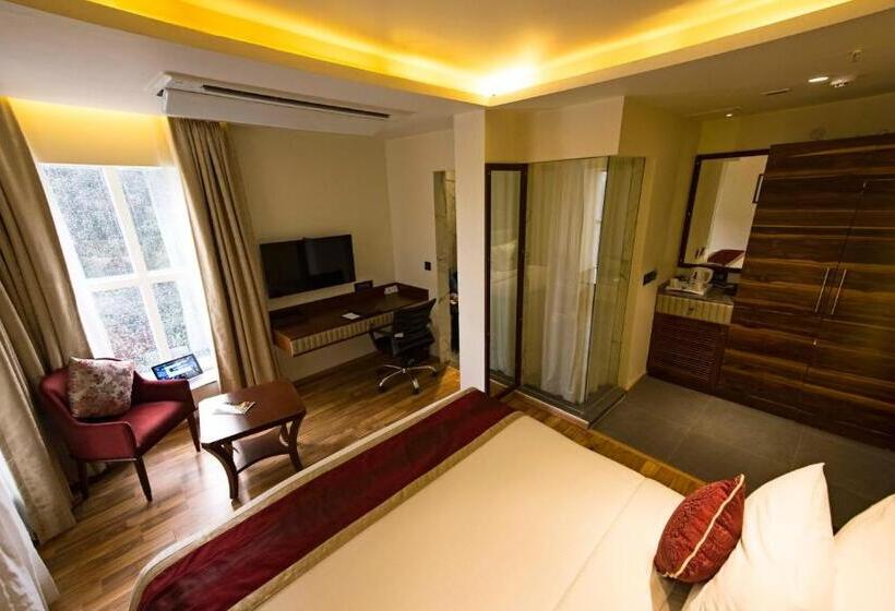 اتاق اجرایی, Connaught Royale