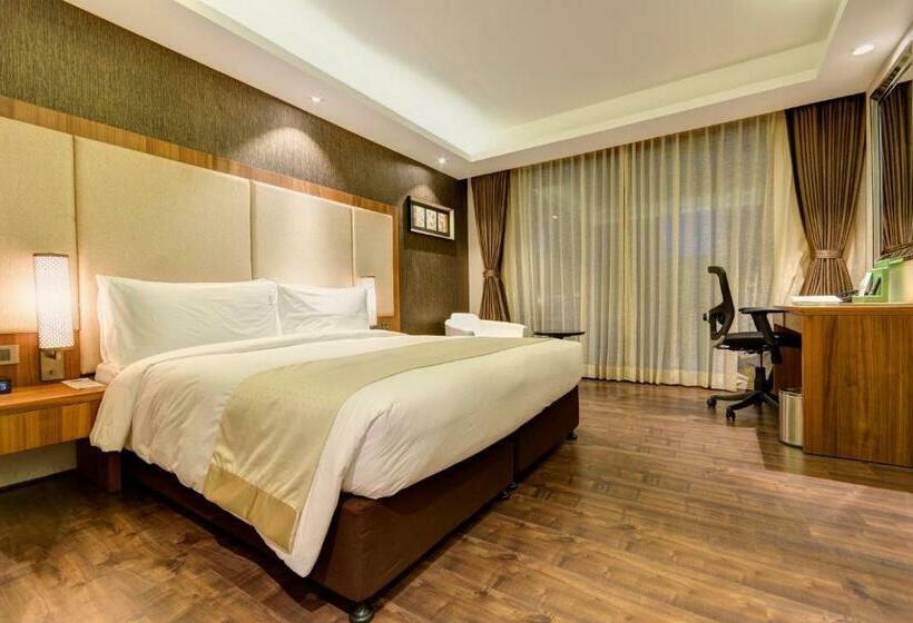Номер Deluxe Кровать Кинг, Holiday Inn Kolkata Airport, An Ihg
