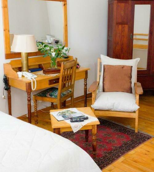 Номер Стандарт, Adley House