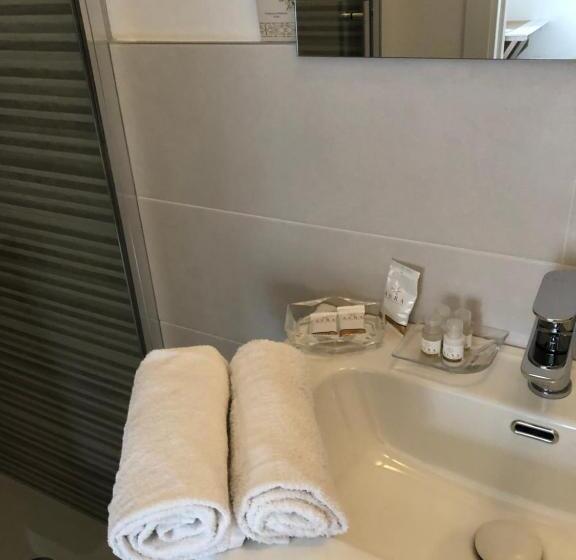 اتاق استاندارد با تخت بزرگ, R&b Midora