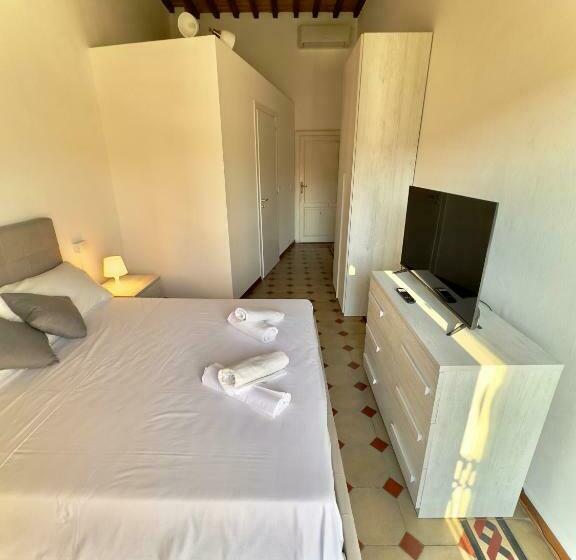 اتاق لوکس با تخت بزرگ, Lungarno Suite