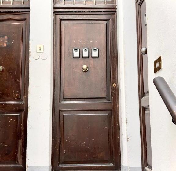 اتاق لوکس با تخت بزرگ, Lungarno Suite
