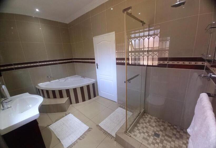 Номер Deluxe, Realjoy Guest Suites