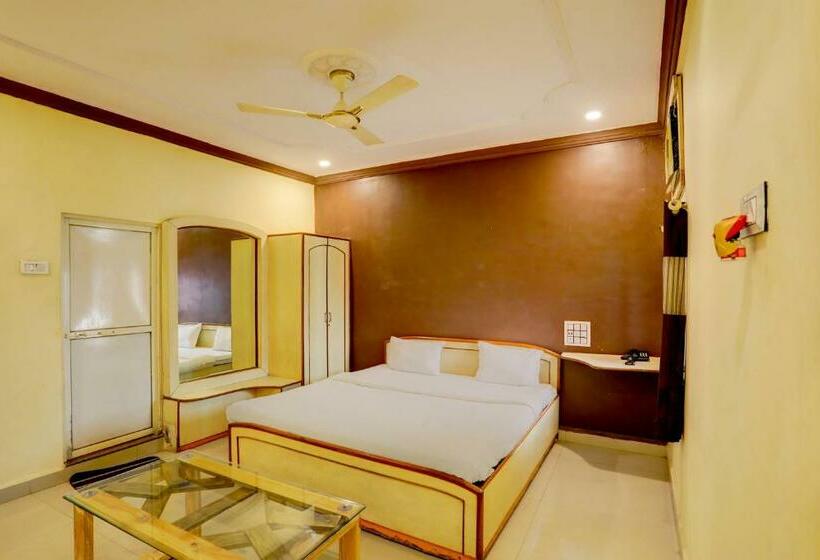 Трехместный Номер Классика, Oyo Hotel Santushti Maharaja