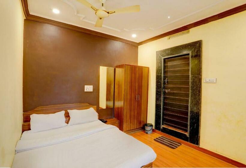 Трехместный Номер Классика, Oyo Hotel Santushti Maharaja