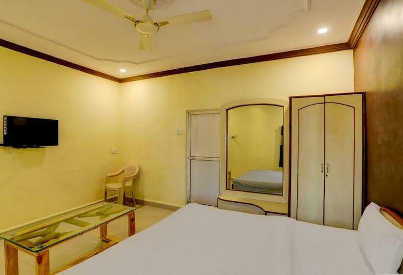 Трехместный Номер Классика, Oyo Hotel Santushti Maharaja