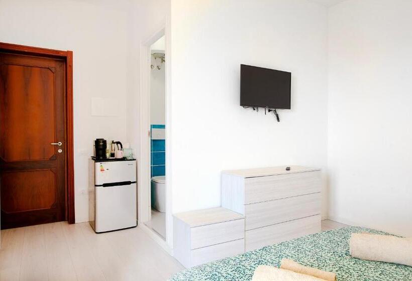 اتاق استاندارد با بالکن و چشم‌انداز دریا, Solanas Home Stay   Rooms