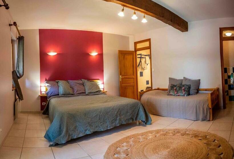Standard Triple Room with Terrace, ô Domaine Du Roussillon