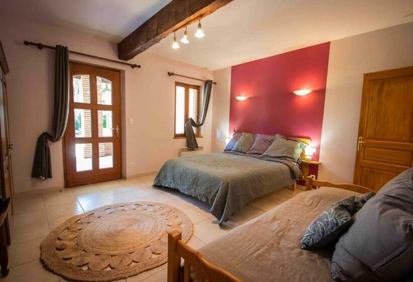 Standard Triple Room with Terrace, ô Domaine Du Roussillon