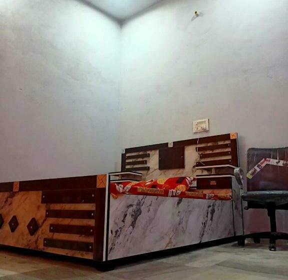 Трехместный Номер Классика, Oyo Hotel Rudhra