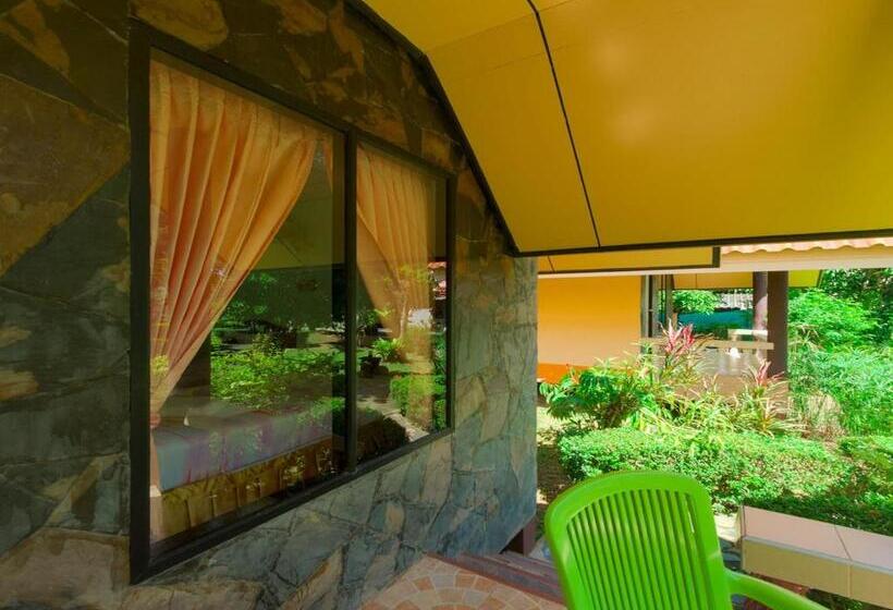 スタンダードバンガロー, Rim Khao Resort