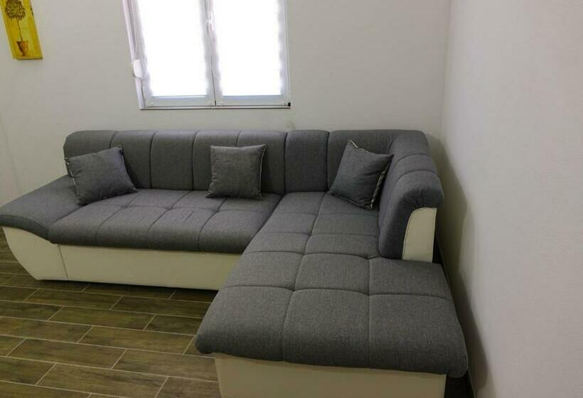 آپارتمان 1 خوابه با بالکن, Adla Apartmani