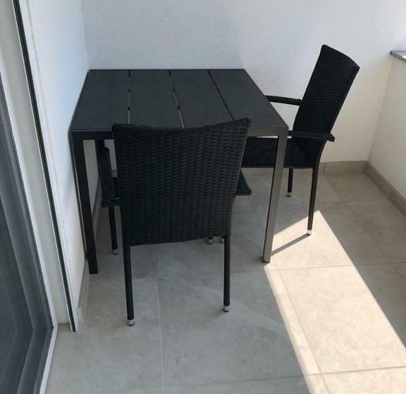 اتاق استاندارد با بالکن, Adla Apartmani