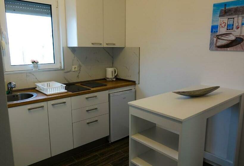 آپارتمان 2 خوابه, Adla Apartmani