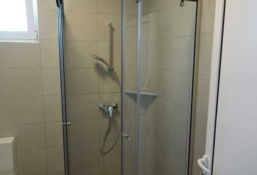 اتاق استاندارد سه تخته با بالکن, Adla Apartmani