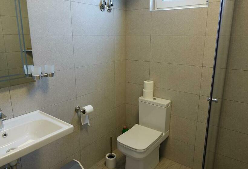 اتاق استاندارد سه تخته با بالکن, Adla Apartmani