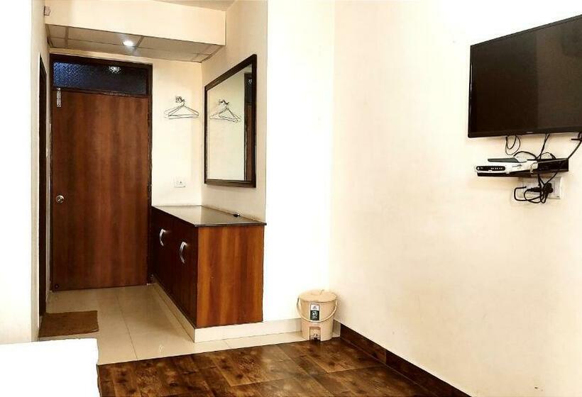 Номер Deluxe Кровать Кинг, International    Bus Stand Jalandhar City
