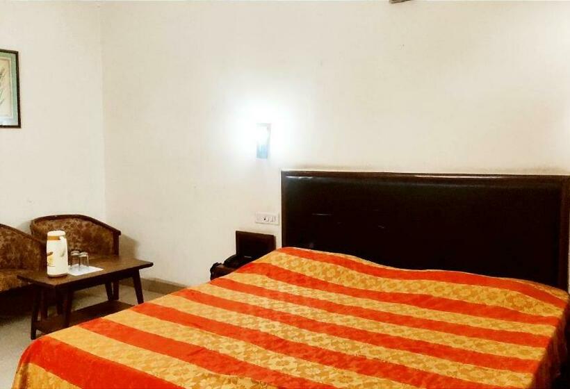 Номер Economy, International    Bus Stand Jalandhar City