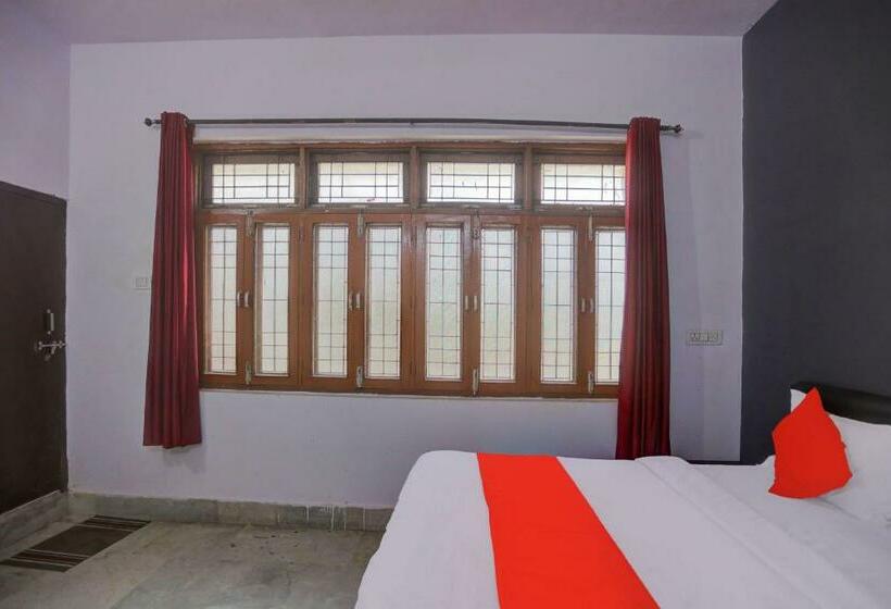 اتاق کلاسیک سه تخته, Oyo Flagship Avisha Inn
