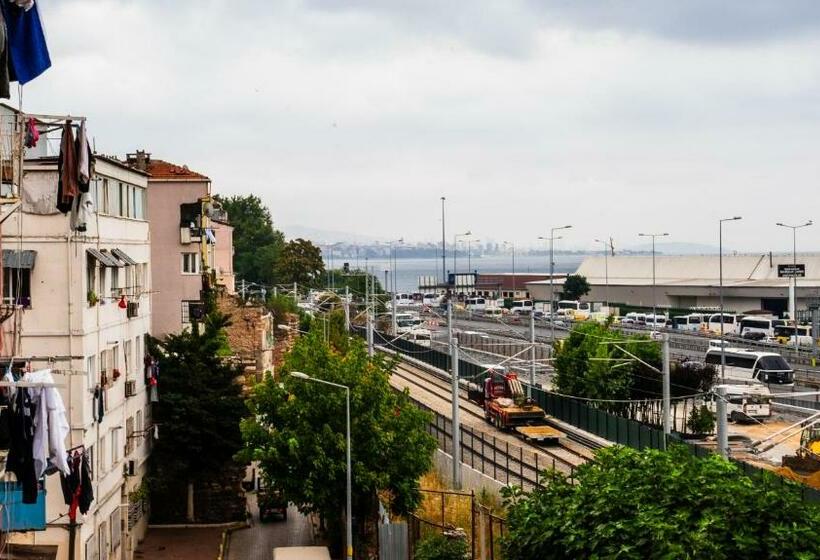 اتاق لوکس با بالکن و چشمانداز دریا, Ck Palace