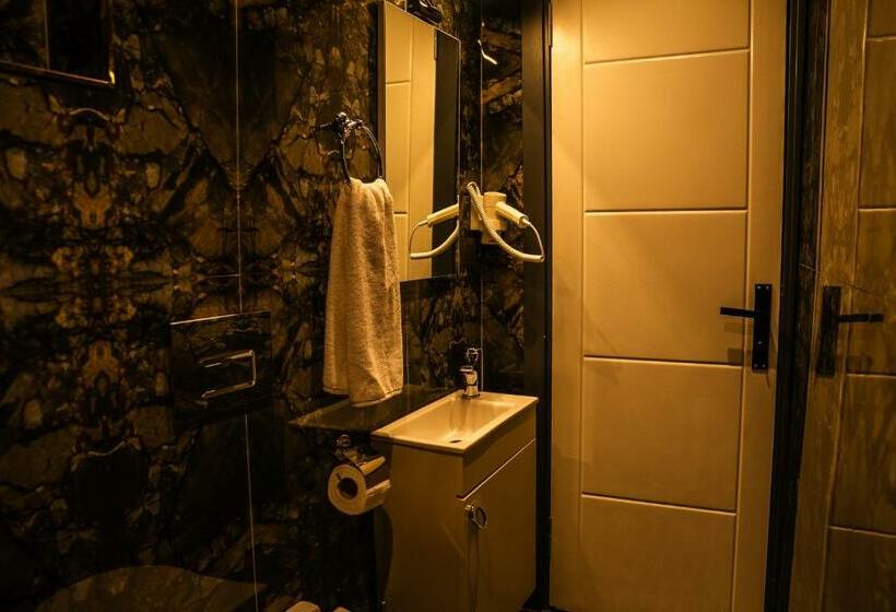اتاق لوکس با بالکن و چشمانداز دریا, Ck Palace