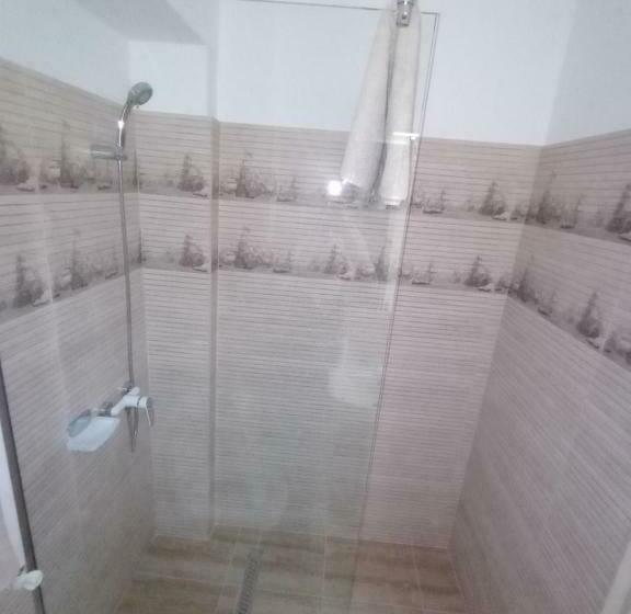 اتاق استاندارد, Pestele Ca Odinioară