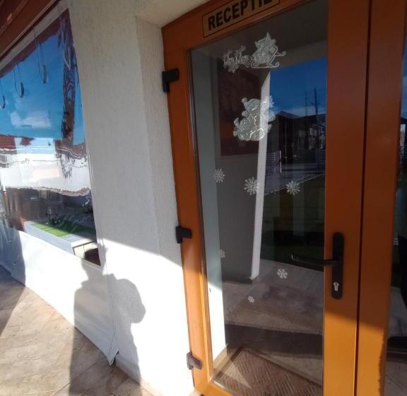 اتاق استاندارد, Pestele Ca Odinioară