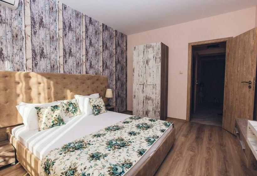شقة غرفة واحدة, Avenue Deluxe