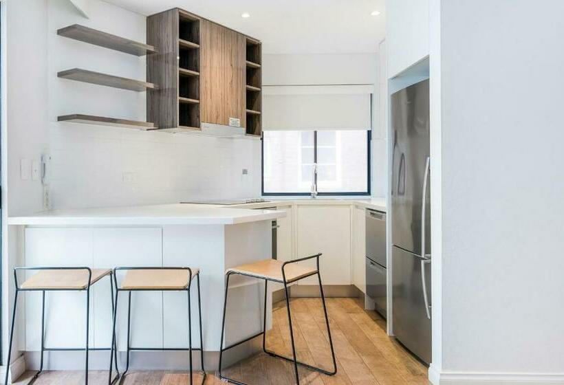 Apartamento 1 Dormitório com Sacada, Bondi 38 Serviced Apartments