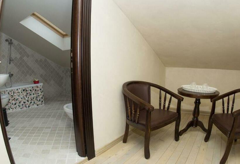 Quarto Deluxe, Regal 1880
