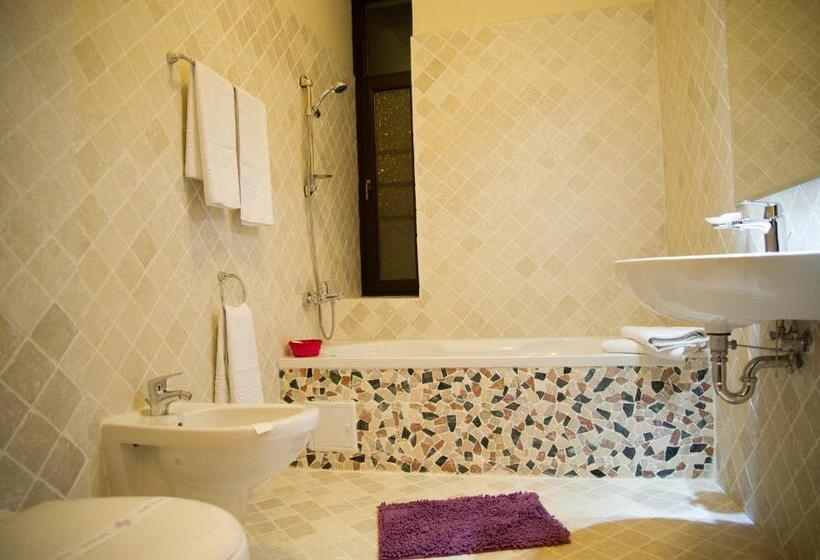 Quarto Deluxe, Regal 1880