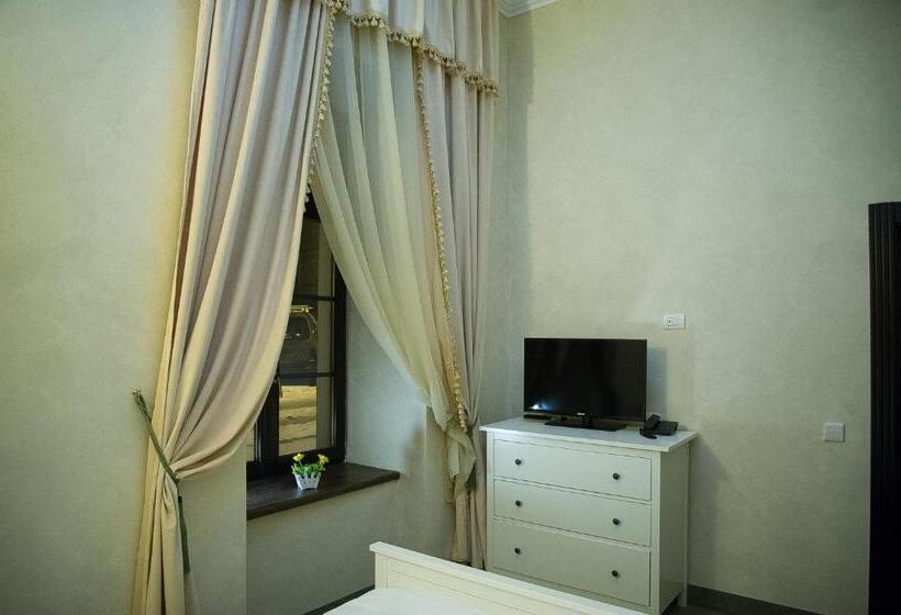 Quarto Estandar, Regal 1880