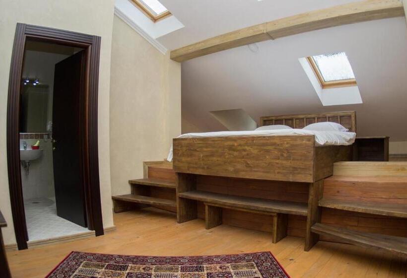 Quarto Ático, Regal 1880