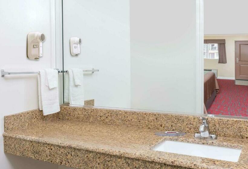 Стандартный Номер Кровать Кинг, Travelodge Inn & Suites By Wyndham Bell Los Angeles Area