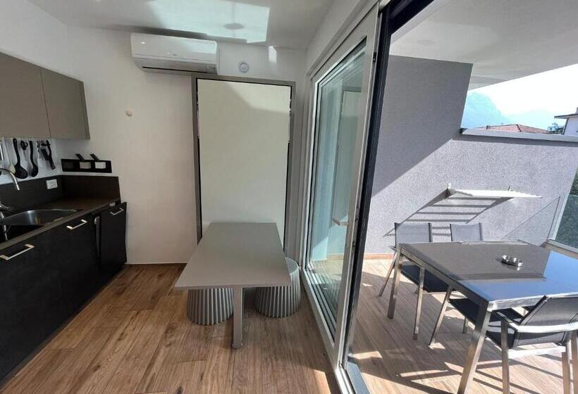 Standard-studio, Riva Lake Lodge