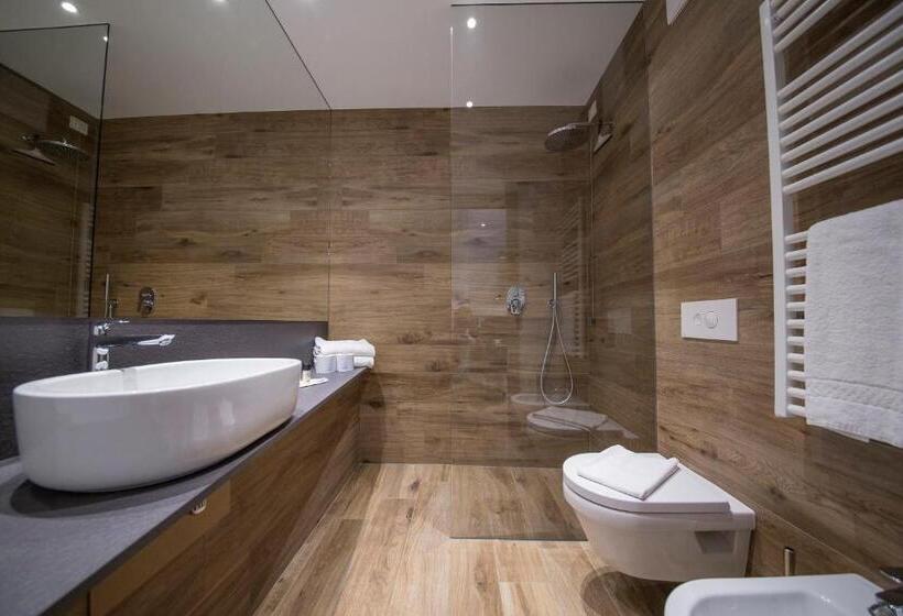 Standard-huone Parveke, Riva Lake Lodge