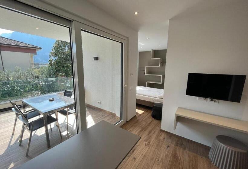 Standard-studio, Riva Lake Lodge