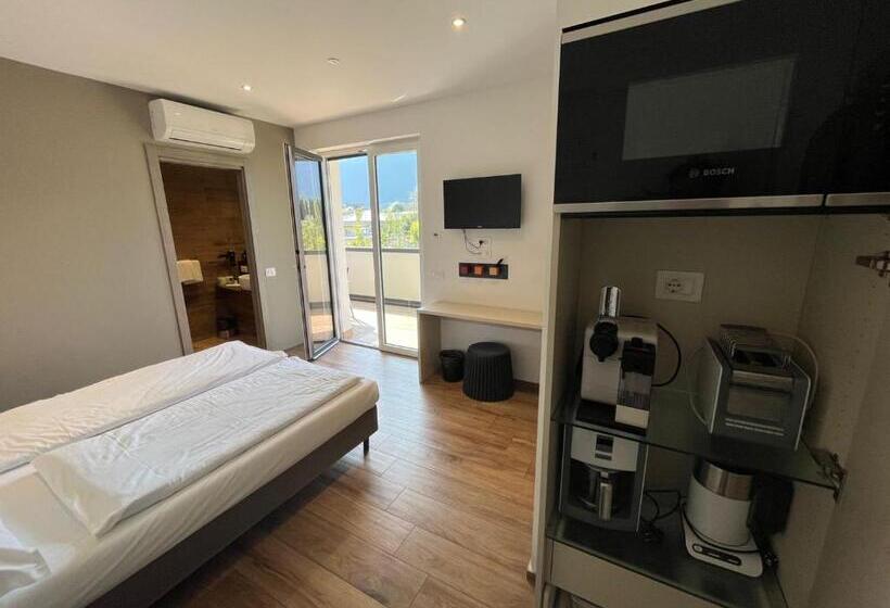 Standard-huone Parveke, Riva Lake Lodge