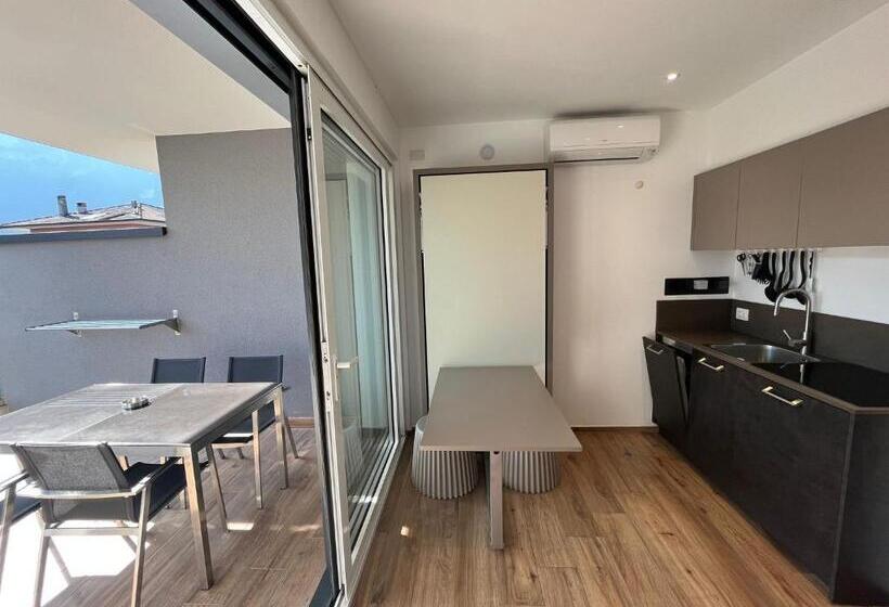 Standard-studio, Riva Lake Lodge