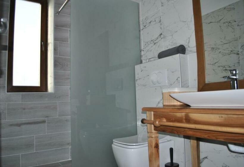 Четырехместный Номер Deluxe, Boutique Vila Fidani