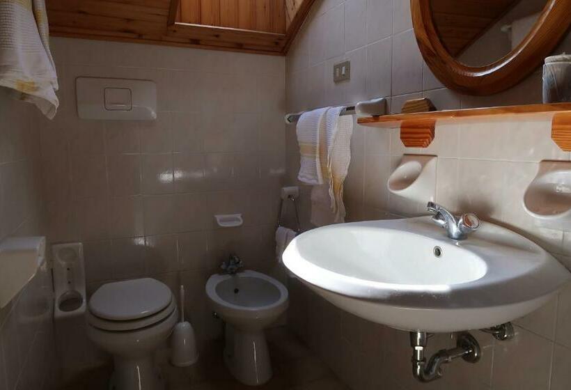 Quarto Quádruplo Estandar, Villa Luzzago