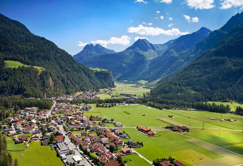Семейный Номер, Garni Hanni